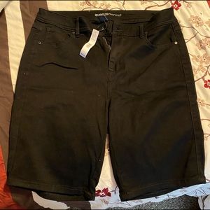 Avenue Black Jean shorts